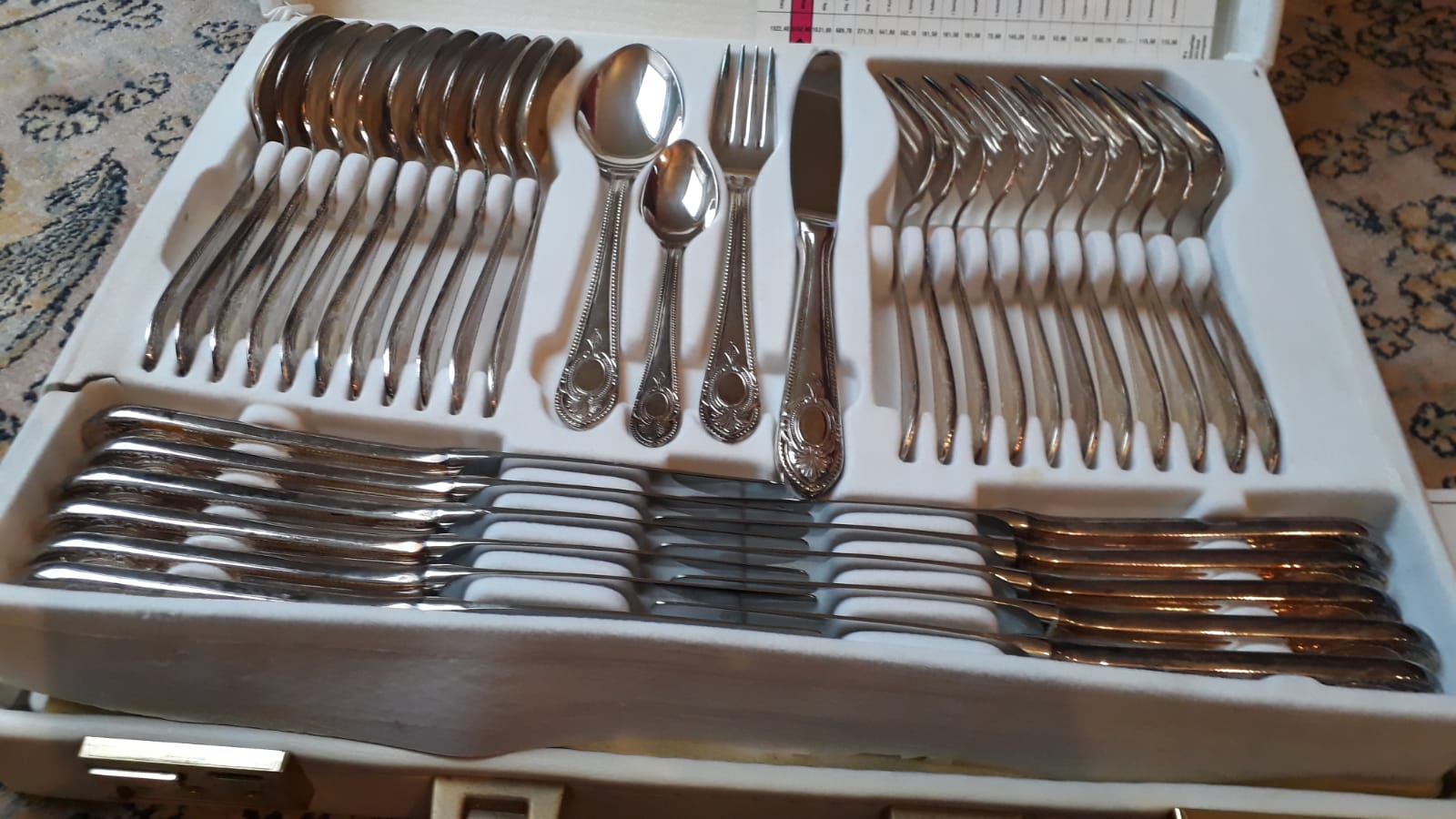 Umfangreiches Silberbesteck-Set im originalen Besteckkoffer